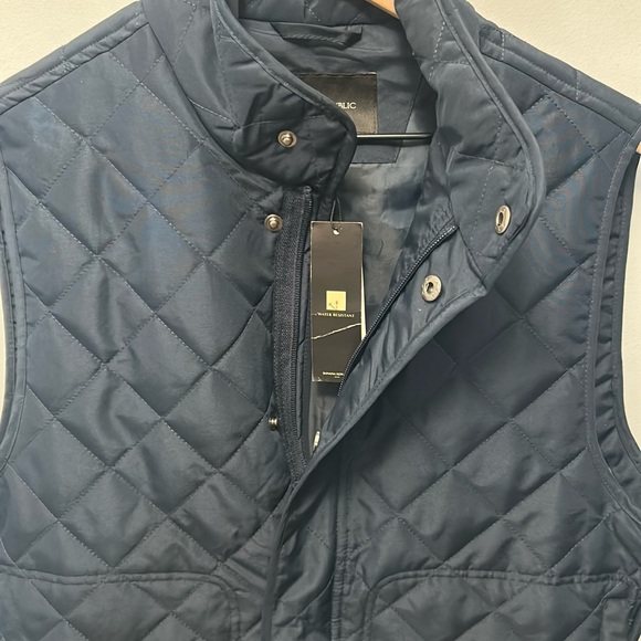 "NWT" Banana Republic Navy Blue Quilted Full Zip Vest- Women's Size Small - Picture 8 of 11